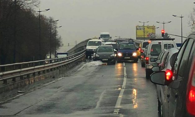 Három autó ütközött össze a Ferihegyi repülőtérre tartó úton
