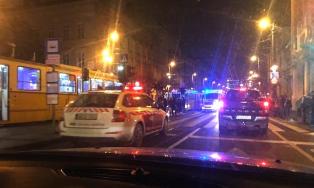Szörnyű: villamos gázolt halálra egy férfit Budapesten