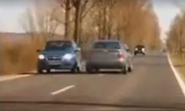 Az idióta autós többször áthúzta az autót a szembejövő sávba, amikor jött valaki