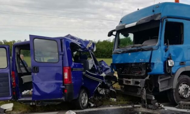 Előzés közben ütközött össze a Balatonnál a munkásokat szállító kisbusz – részletek az öt áldozatot követelő balesetről