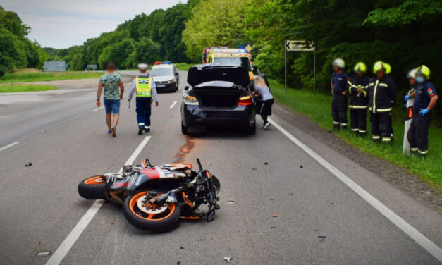 50 milliót érő kokain volt a hátizsákjában az autóval ütköző motorosnak