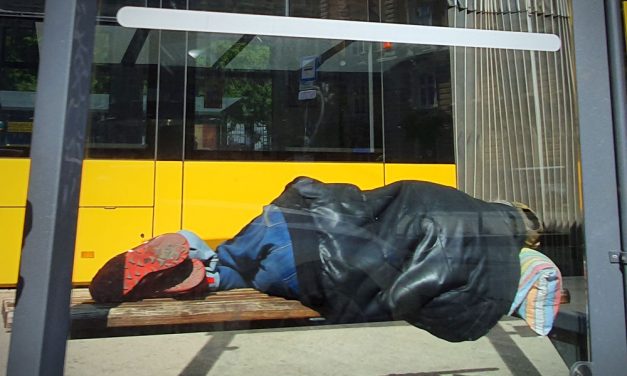 Meghalt egy hajléktalan férfi Budapesten, miután egy barátja megverte