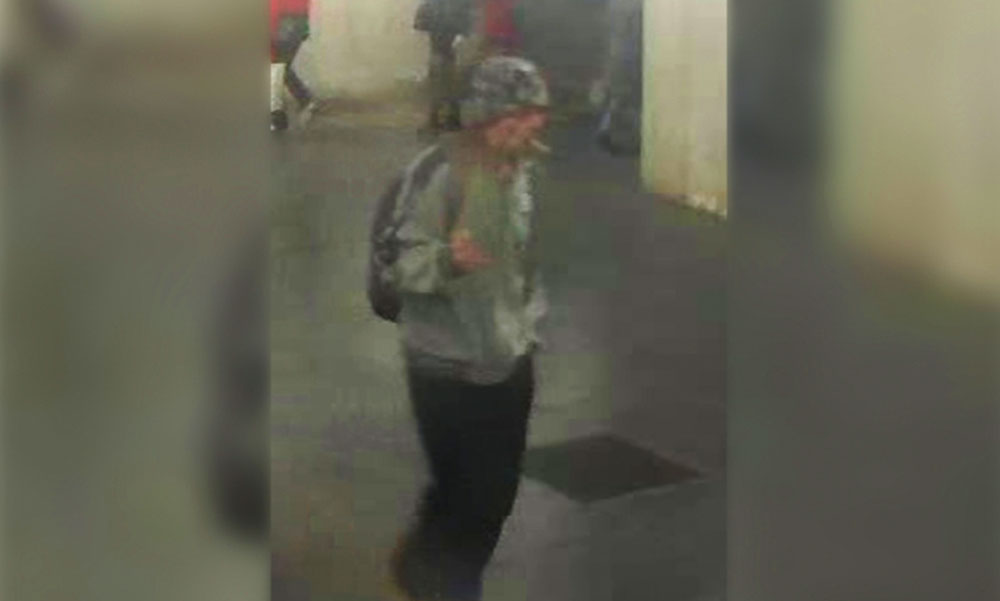 A képen látható férfi megtámadott egy asszonyt a lépcsőházban, szerencsére a nő résen volt