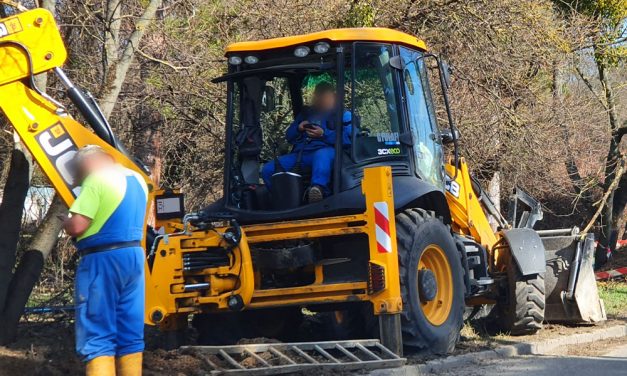 Munkagépével csatornába csúszott és meghalt egy hatgyermekes férfi Zsadányban