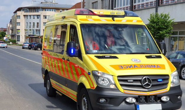 Őrjöngve támadt a kórházi ápolókra a tökrészeg kamaszlány