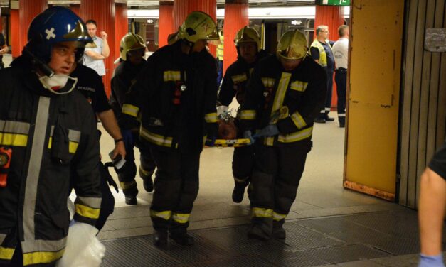 Beesett egy ember az M3-as metró elé a Nagyvárad téren!