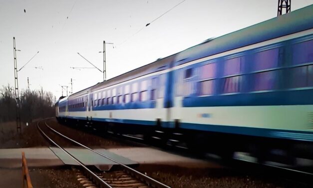 Tragédia: Halálra gázolt a vonat egy 14 éves lányt Budatéténynél