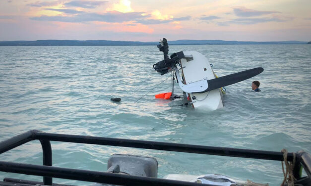 Elsüllyedt egy vitorláshajó a Balatonon, túl nagy volt a szél