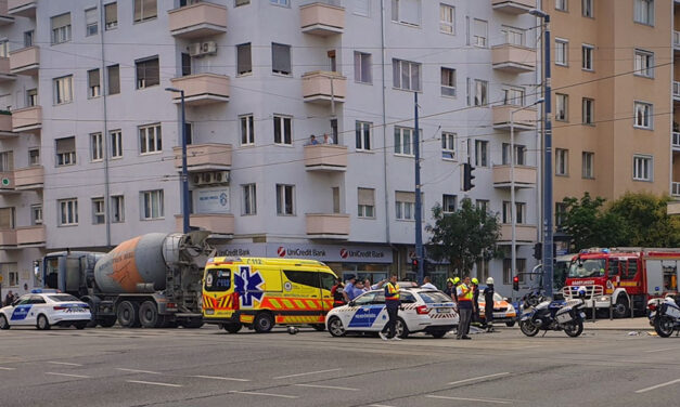 Halálos baleset Budapesten, betonkeverőnek csapódott egy motoros