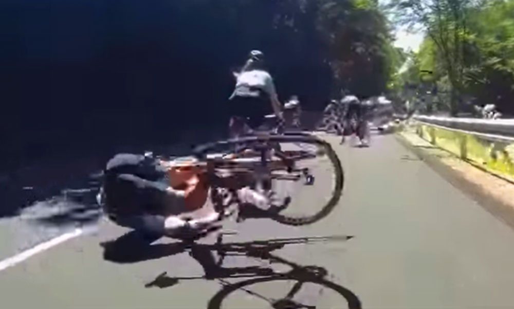 Durva videón a balatonfelvidéki kerékpárversenyen történt tömegbaleset