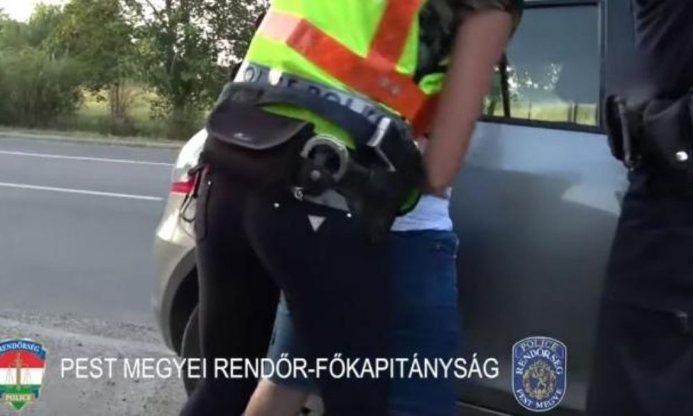 Így buktatták le a tolvajokat a rendőrök Vácon – videó
