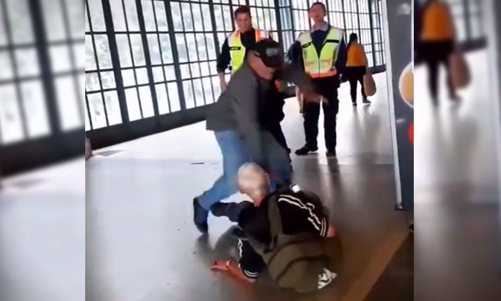 Gyanúsított lett az a biztonsági őr, aki két idős embert bánatalmazott a Nyugati pályaudvaron