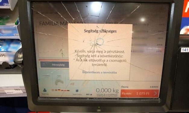 Szétverte az önkiszolgáló kasszát egy férfi Debrecenben, mert a gép apróba adta neki a visszajárót