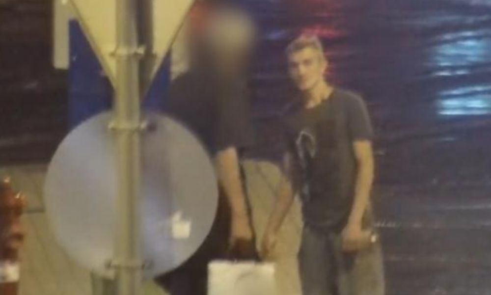 Ön látta valahol ezt a férfit? Egy 10. kerületi villamosmegállóban verekedett – videó