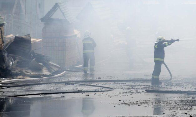 Hihetetlen fotókon a hatalmas hajdúböszörményi tűzeset
