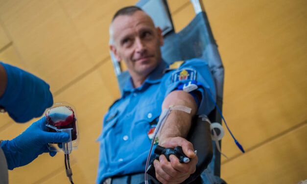 Közel 400 emberen segítettek a budapesti rendőrök önkéntes véradásukkal