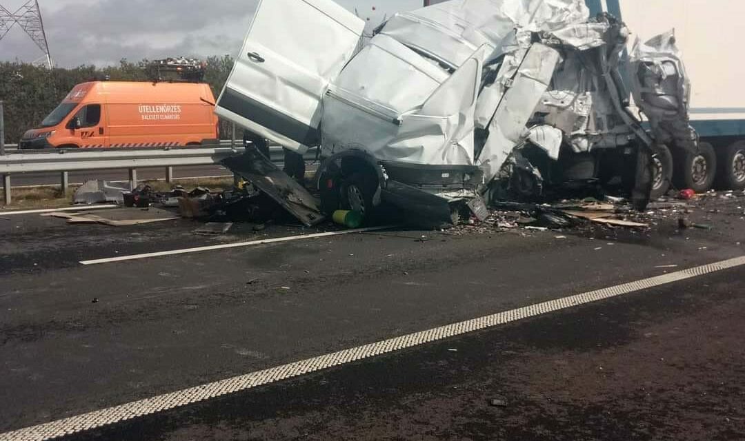 Brutális baleset: 5 kamion ütközött az autópályán