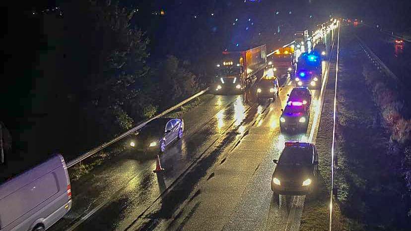 Határtalan pofátlanság – kilopták az akkumulátort a forgalom-átterelő oszlopokból az M7-es autópályán