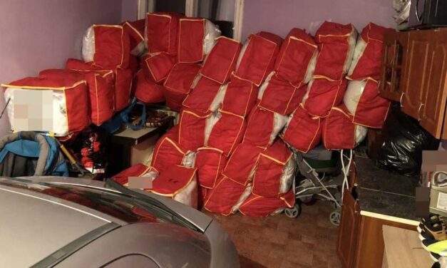 Több százezer forintért adtak el olcsó paplanokat időseknek: elfogták a házalókat