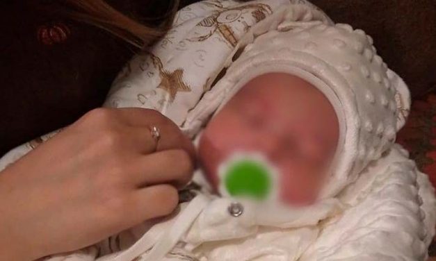 Rejtélyes örökbefogadási-ügy: csak az öthónapos csecsemőt körözik, az őt elrabló külföldi házaspárt azonban nem keresi a rendőrség