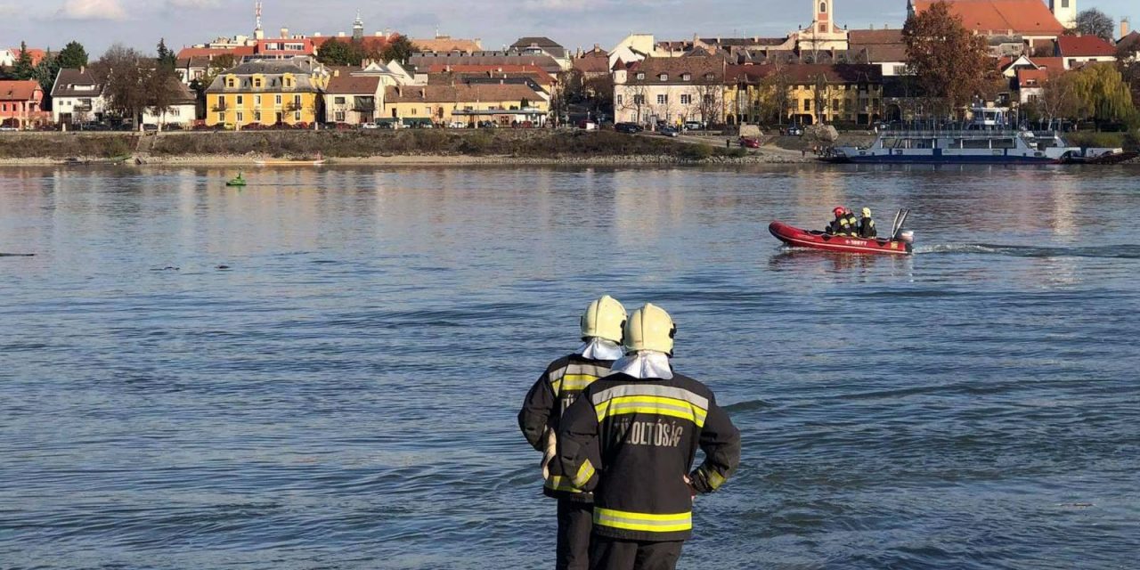 “A csónaktulajdonost elsodorta a folyó, a rendőrök csak jóval később tudták kihúzni a vízből”  – Dunába esett és meghalt egy pecás