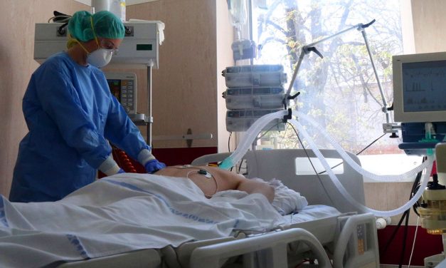 „Rettenetes rémálmaim voltak a lélegeztetőgépen” – mondta a koronavírustól 8 hónapja szenvedő Tamás