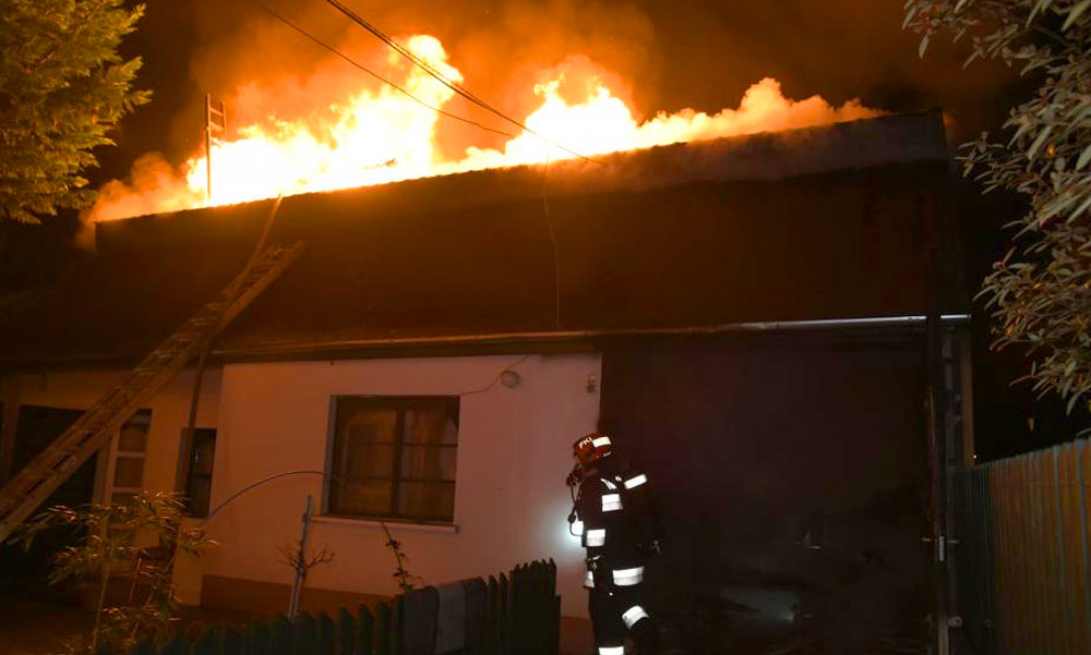 Újabb döbbenetes részletek: égésgyorsítóval lobbantotta fel a házat a férfi, árván maradt egy 12 éves kisfiú a 15. kerületi háztűz után