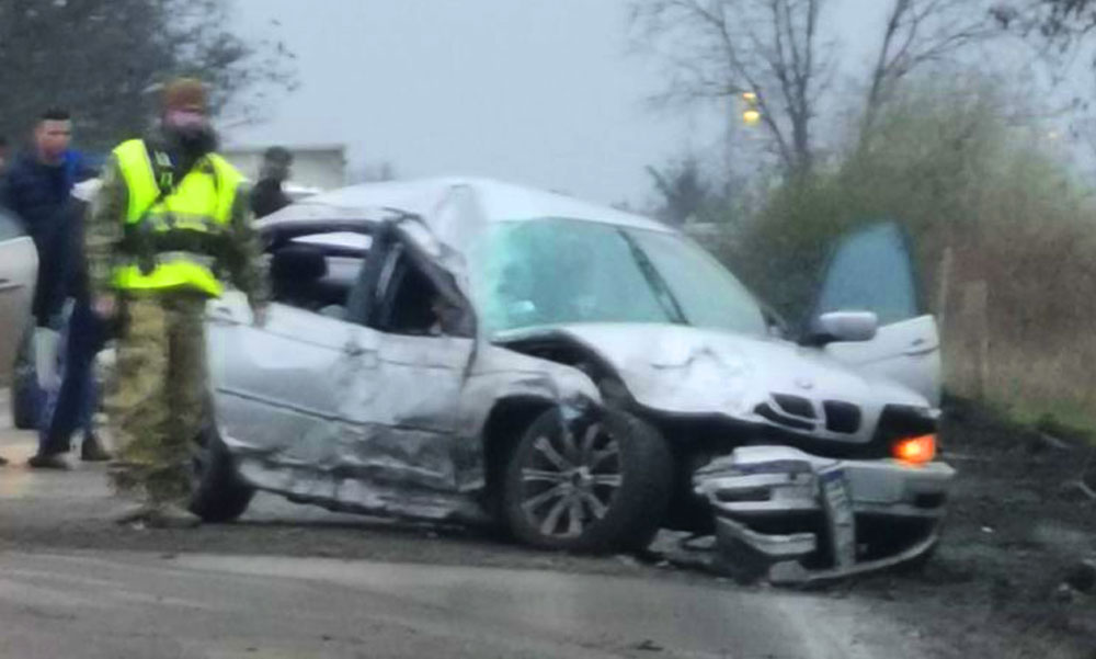 3 gyermekkel, jogosítvány nélkül ült a BMW volánja mögé az apa: két gyermek életéért küzdenek, az egyiknek leszakadt a keze