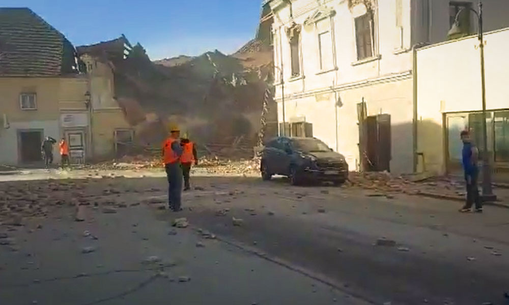 „A főtéren láttam meghalni a 12 éves kislányt” – óriási pusztítást végzett Horvátországban a földrengés, a kutatómentők a romok alatt keresik az áldozatokat