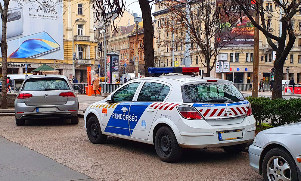 Embercsempészeken ütöttek rajta: gyerekeket is találtak a budapesti zsaruk a gyanús Fordban