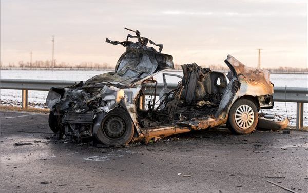 „Két lány maradt árván” – megszólalt a győri balesetben elhunyt család nagymamája, a 9 hónapos kisfiú is bennégett az autóban