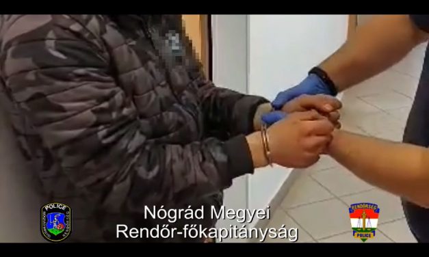 Baltával támadt a mentősökre egy Nógrád megyei férfi: a visszaeső elkövetőt letartóztatták – videó