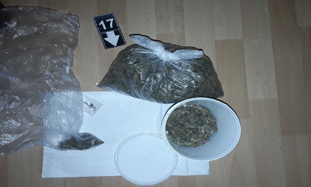 Letartóztatták a polgárdi drogdílert: a férfi a lakásán árulta a kábítószert