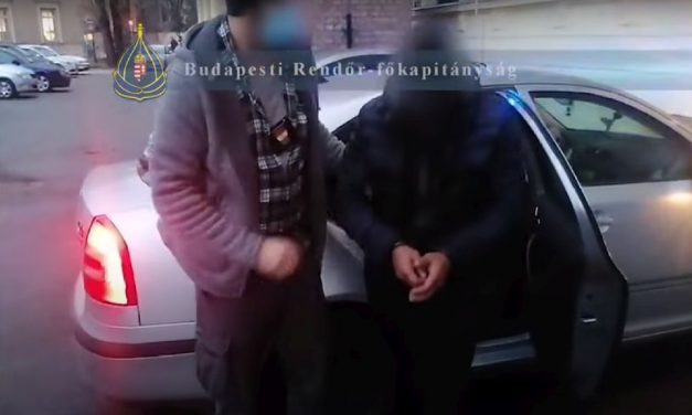 Négymilliós értékben loptak dohánytermékeket: a rendőrök elfogták a tolvajokat – videó