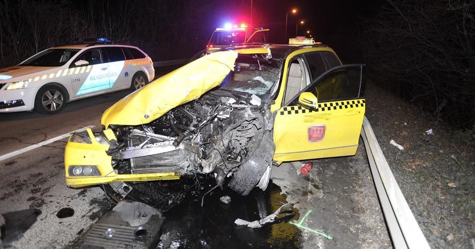 Örökre eltiltották a vezetéstől az ámokfutó taxist, aki bekokainozva a Fradi volt játékosának halálát okozta