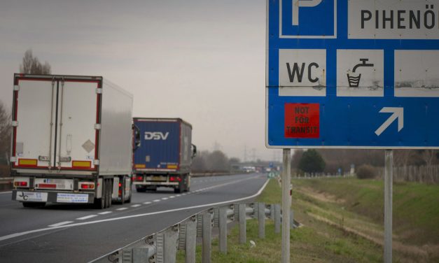 Ennyi ütközés már régen volt az M1-esen, délutánig három baleset is történt