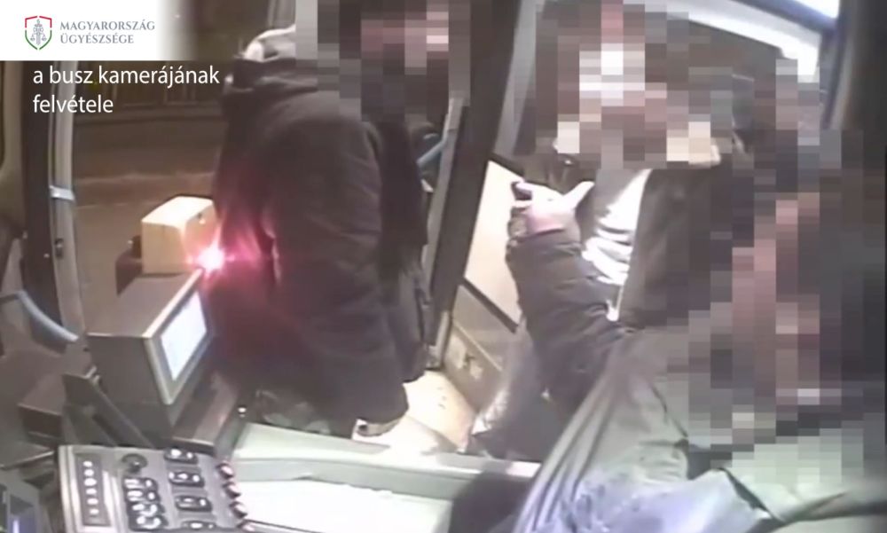 Videón a buszon verekedő férfi: a támadót több mint fél évre börtönre ítélték