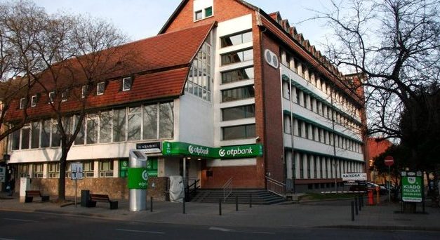 Óriási sikkasztás az OTP-nél, saját munkatársa lopta meg Csányi Sándor milliárdos bankvezért, menő borászok is érintettek az ügyben