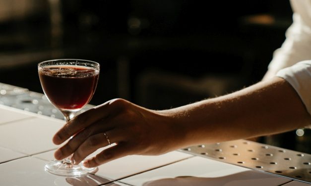 Életveszélyes koktélokkal elkábította, kifosztotta randipartnereit egy nő: nyolc évet kapott