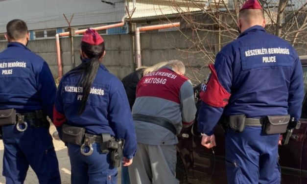 A kenőpénz átadásakor csaptak le a korrupt vizsgabiztosokra a nyomozók