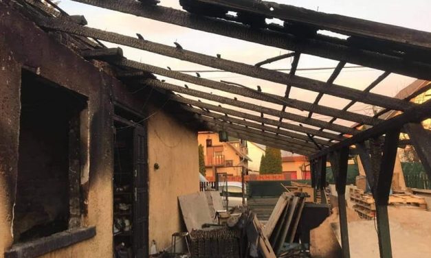 Négy gyermek maradt árván, miután kigyulladt a család otthona, az édesanya pedig a tűzesetben halt meg – a helyiek most összefogtak, újjáépítik a házat