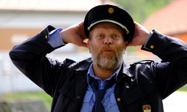 Elege lett a rendőrségnek a pajkaszegi szabálytalankodókból: szigorúan büntetik a turistákat a „Mi kis falunk” forgatási helyszínén