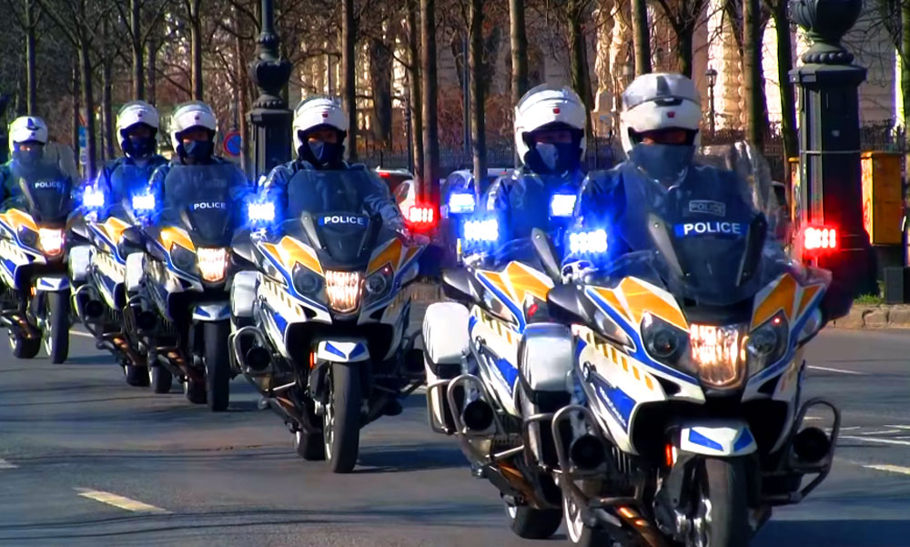 Filmbe illő autós üldözés Budapesten: motoros rendőrök elől menekült a részeg ámokfutó, a fél városon át üldözték a zsaruk