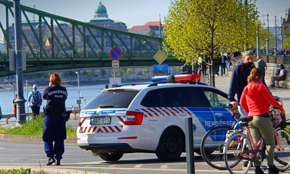 Lövöldözés a budapesti lakótelepen: minden előzmény nélkül támadt a férfi az utcán, egy szabadnapos rendőr segített elfogni a fegyveres őrültet