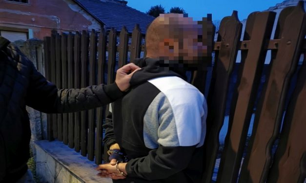 Egyéves gyermekükkel indultak drogot vásárolni: a rendőrök lecsaptak a párosra