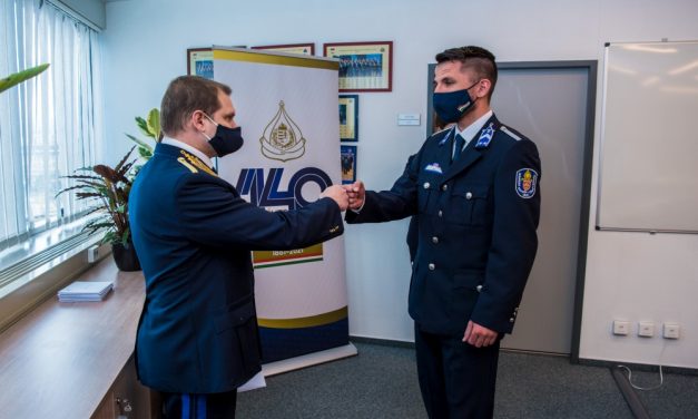 Kitüntették a hősöket: budapesti kórháztűzből mentett ki betegeket a két bátor rendőr