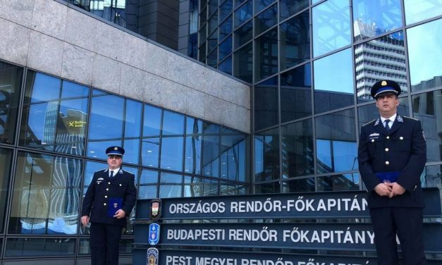 Kigyulladt az embercsempészek autója, gyerekeket mentettek a tűzből Bátaszéknél
