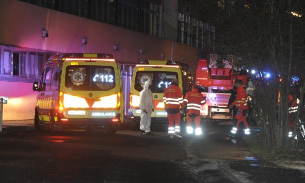 Meghalt egy beteg a budapesti kórháztűzben, 37 embert menekítettek ki a tűzoltók, az egyik rendőr füstmérgezést kapott