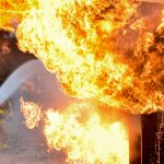 Gyertya okozhatta egy ember halálát Mándokon, féltucat tűzhöz kellett rohanniuk a tűzoltóknak