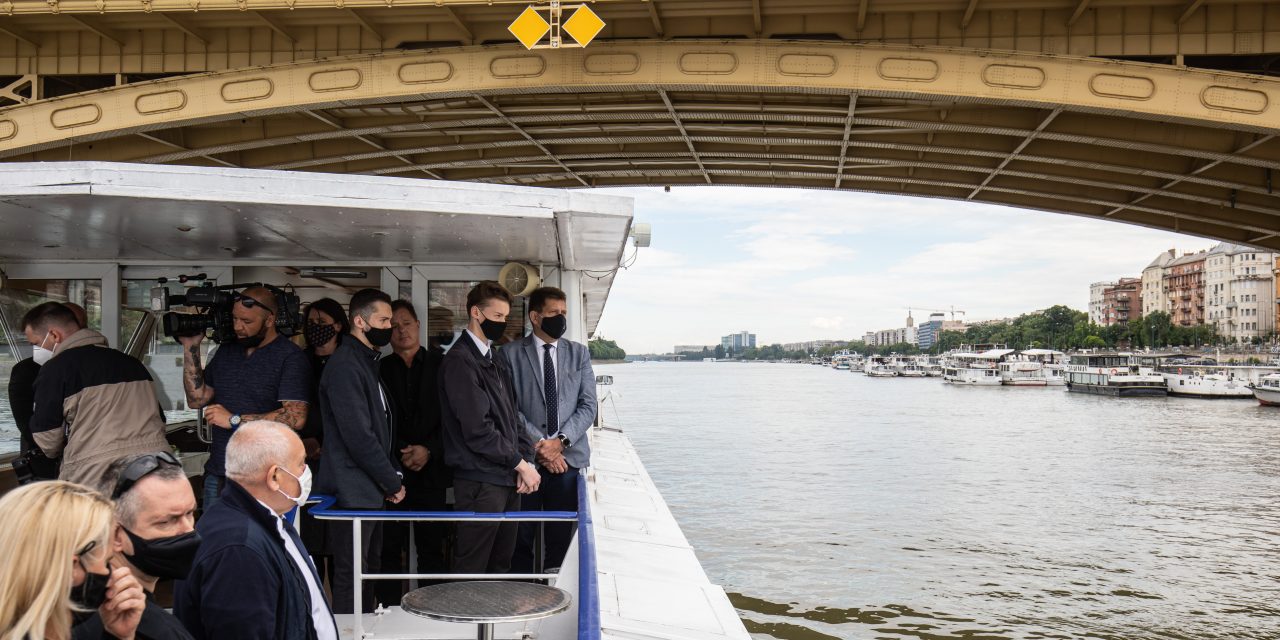 Dunai hajóbaleset – 28 harangütéssel emlékeztek a tragédia áldozataira a katasztrófa második évfordulóján – Fotók